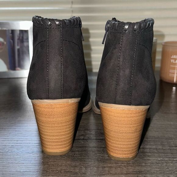 DV8 Dolce Vita Faux Suede Whipstitch Side Zip Judey‎ Heeled Ankle Bootie Size 7 - Picture 2 of 8